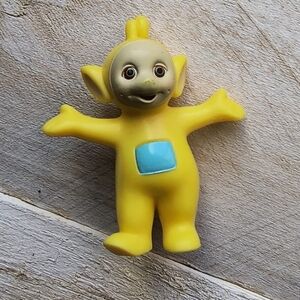 1998 Hasbro Ragdoll Teletubbies Yellow Laa Laa 6" Action Figure Toy